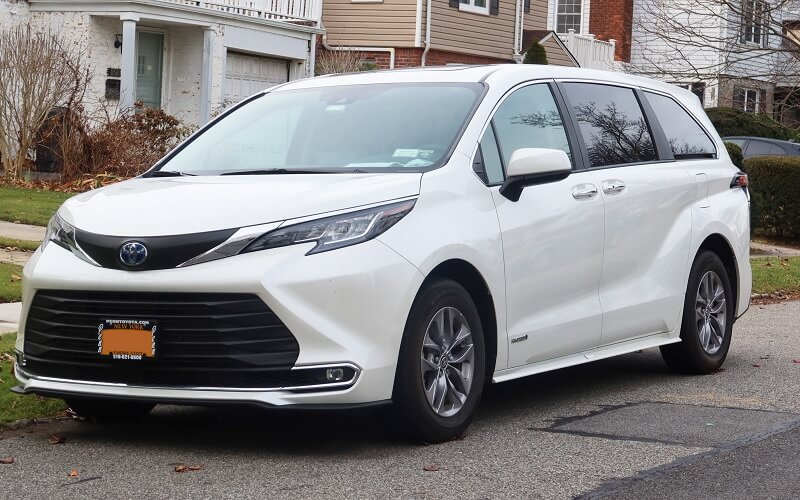 So sánh Toyota Alphard và Sienna​ qua hệ thống an toàn