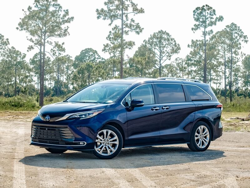 Nên mua Toyota Alphard hay Sienna​?