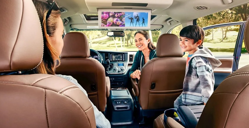 So sánh Toyota Alphard và Sienna​ qua khoảng lái