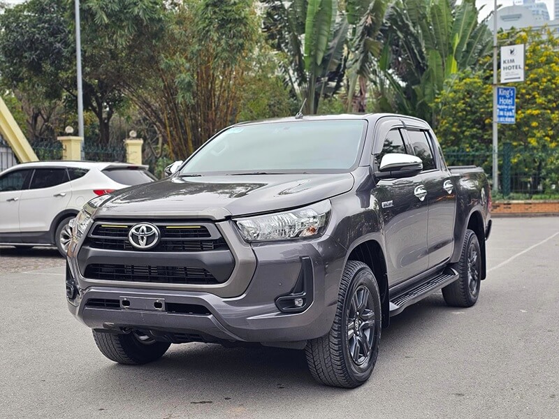 Có nên mua xe Toyota Hilux 2025 không?