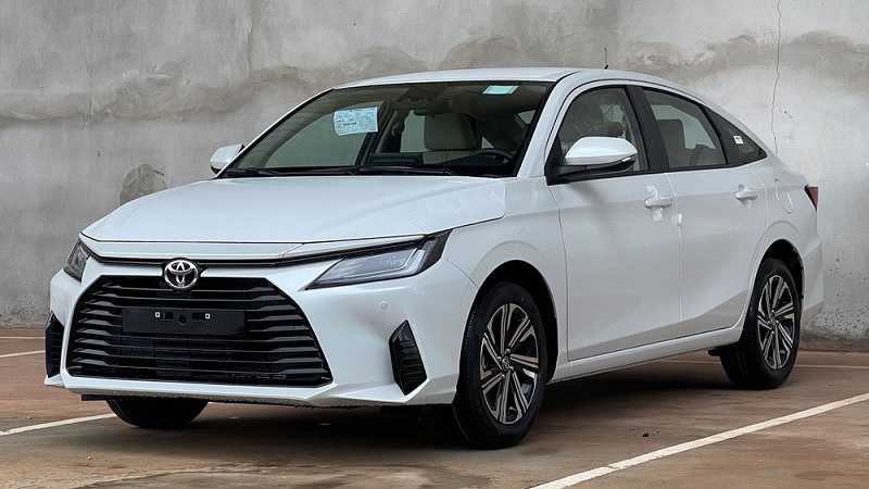 Nên mua Toyota Vios hay Toyota Altis?