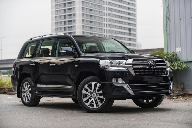 Toyota Vios và Land Cruiser