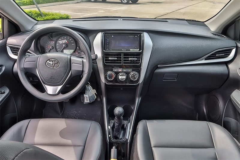 Toyota Vios và Land Cruiser