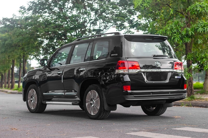 Toyota Vios và Land Cruiser