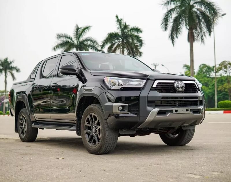 So sánh Toyota Vios và Toyota Hilux qua ngoại thất
