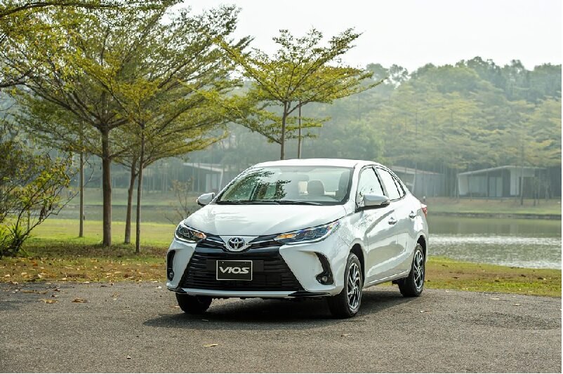 So sánh Toyota Vios và Toyota Hilux qua hệ thống an toàn