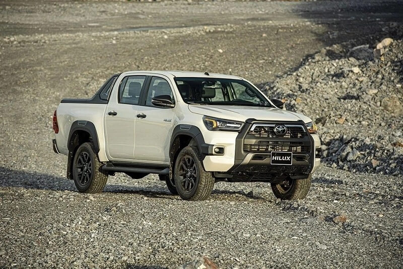 Nên mua Toyota Vios hay Toyota Hilux?