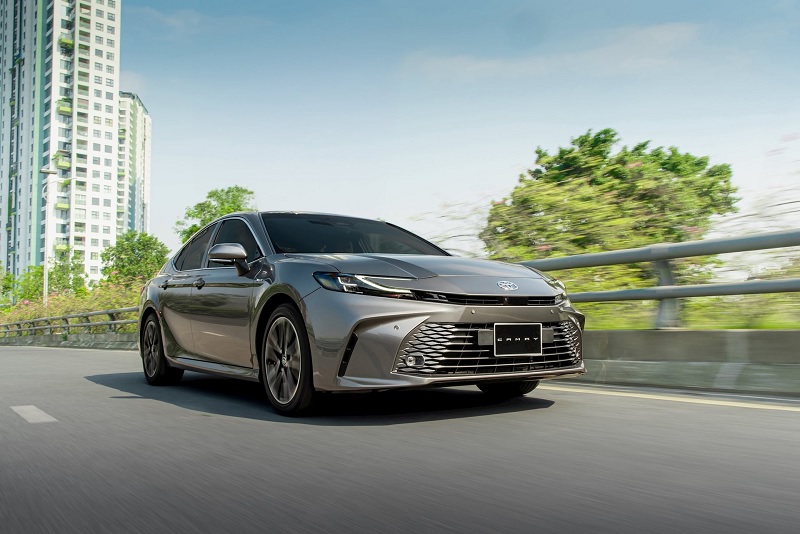 Nên mua Toyota Camry cũ hãy mua Toyota Vios mới?