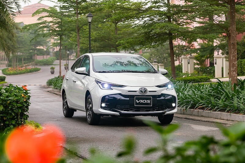 So sánh Toyota Vios và Toyota Camry qua hệ thống vận hành