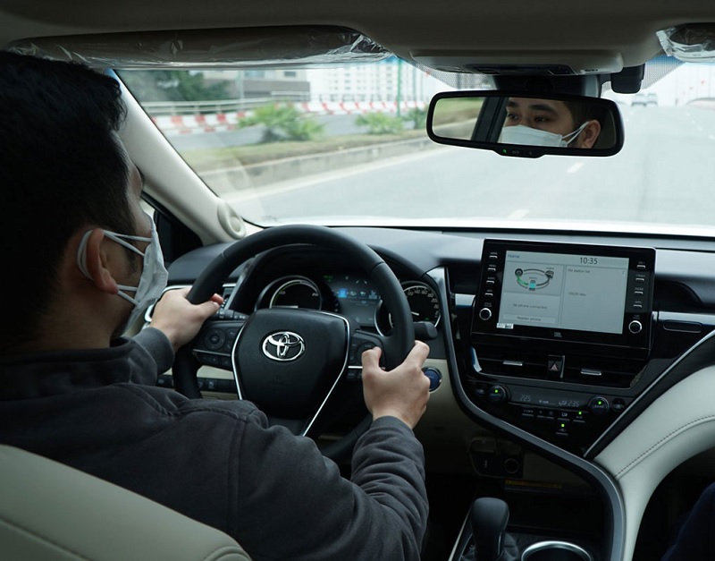 So sánh Toyota Vios và Toyota Camry qua cảm giác lái