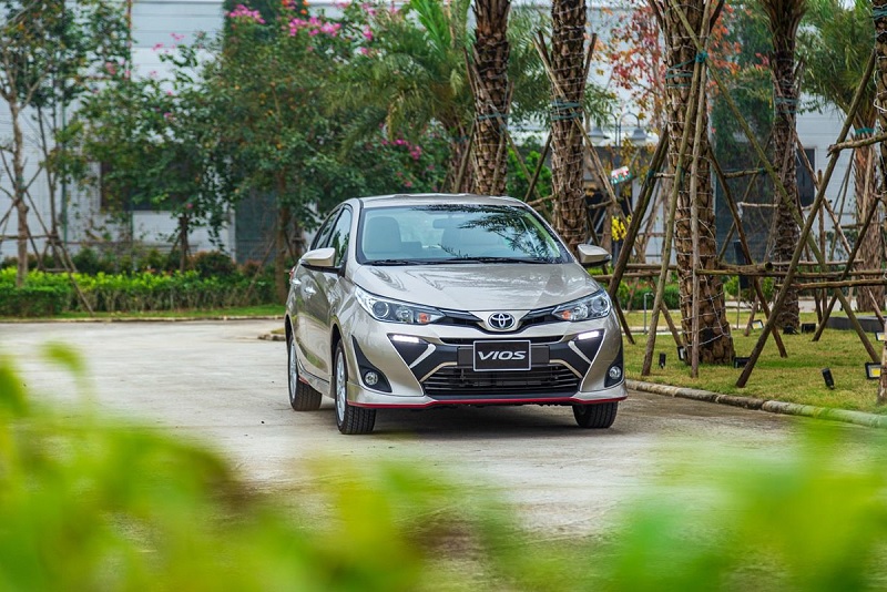 Nên mua Toyota Vios hay Toyota Fortuner?