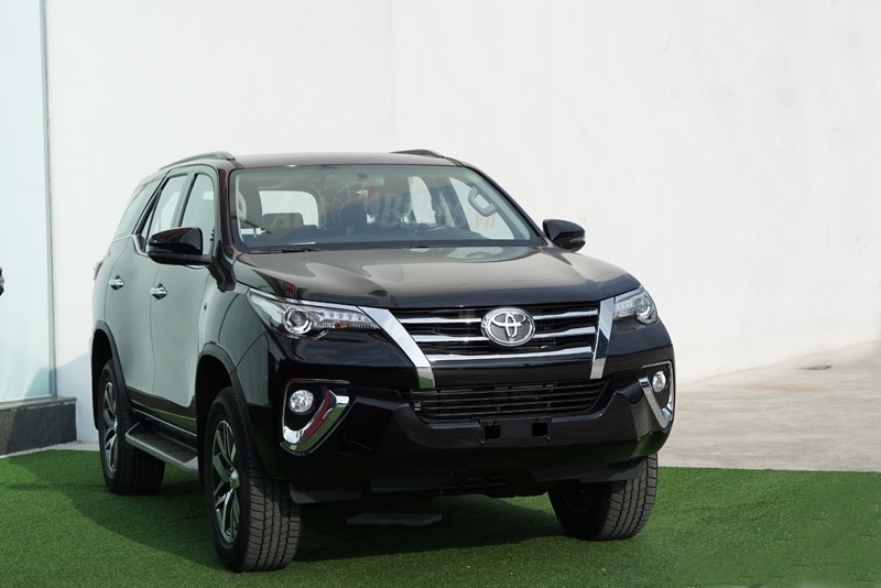 So sánh Toyota Vios và Toyota Fortuner qua động cơ vận hành