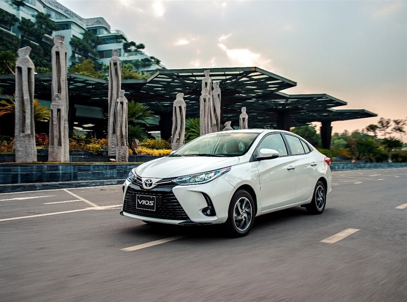 So sánh Toyota Vios và Toyota Fortuner qua tiết kiệm nhiên liệu
