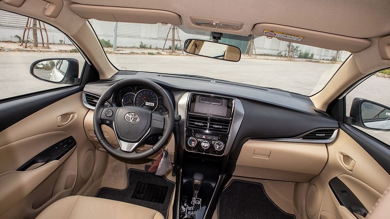 So sánh Toyota Vios và Toyota Fortuner qua khoang lái