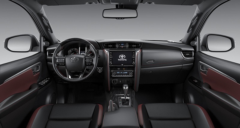 So sánh Toyota Vios và Toyota Fortuner qua trang bị tiện ích