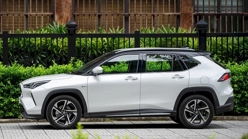 So sánh Toyota Yaris Cross và Toyota Avanza qua thân xe