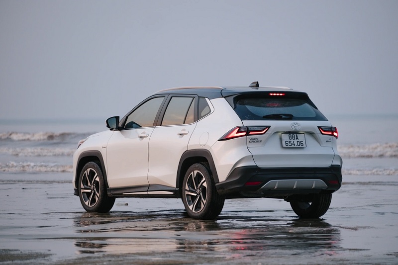 So sánh Toyota Yaris Cross và Toyota Camry qua khả năng tiết kiệm nhiên liệu