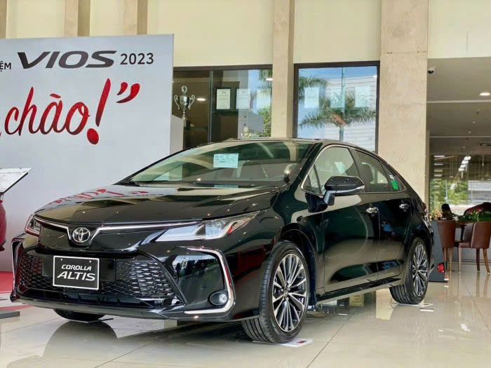 So sánh Toyota Yaris Cross và Toyota Corolla Altis qua tiết kiệm nhiên liệu