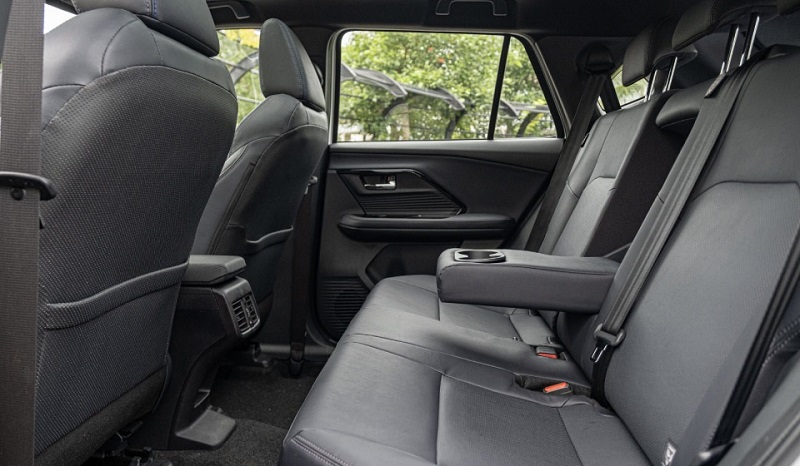 So sánh Toyota Yaris Cross và Toyota Corolla Altis qua ghế ngồi
