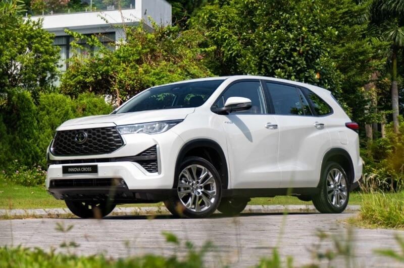 So sánh Toyota Yaris Cross và Toyota Innova qua ngoại thất