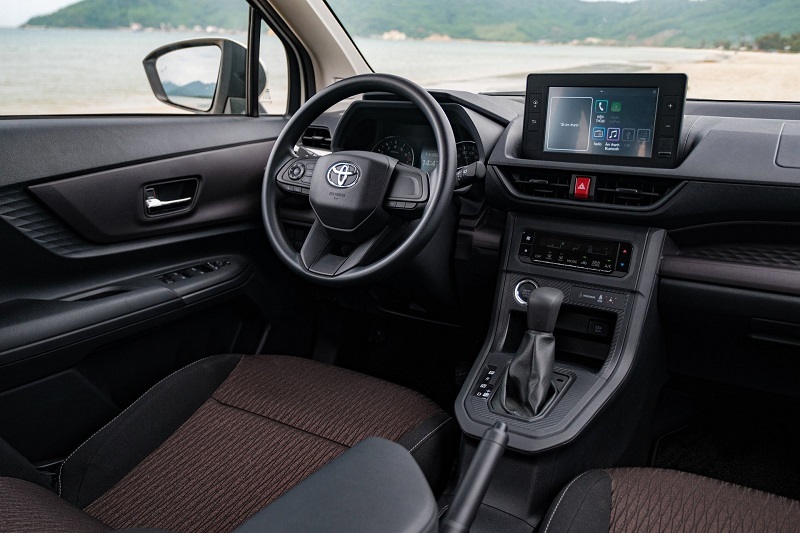 So sánh Toyota Corolla Cross và Toyota Avanza qua trang bị tiện ích