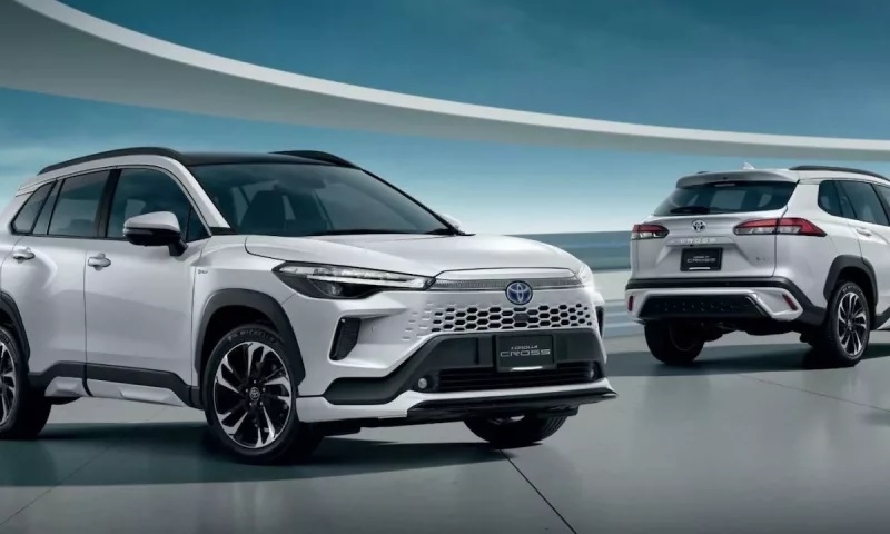 So sánh Toyota Corolla Cross và Toyota Camry qua ngoại thất