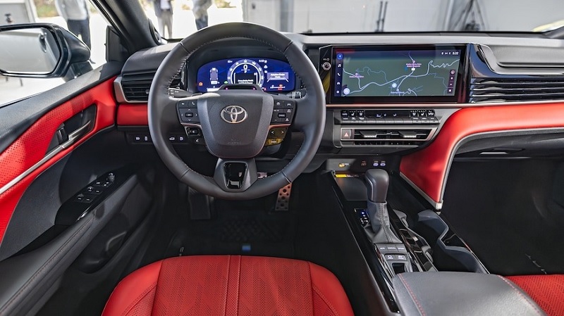 So sánh Toyota Corolla Cross và Toyota Camry qua tiện nghi