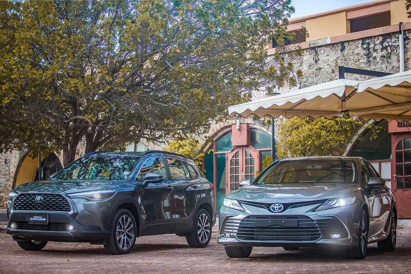 So sánh Toyota Corolla Cross và Toyota Camry qua khả năng vận hành