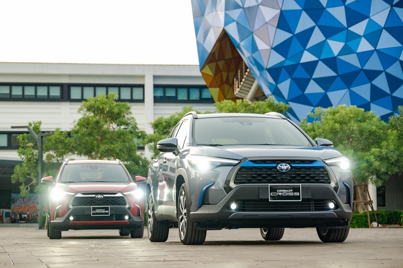 So sánh Toyota Corolla Cross và Toyota Corolla Altis qua tiết kiệm nhiên liệu