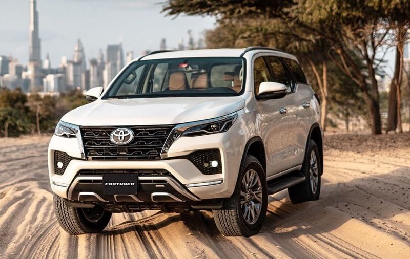 So sánh Toyota Corolla Cross và Toyota Fortuner qua chi phí sử dụng nuôi xe