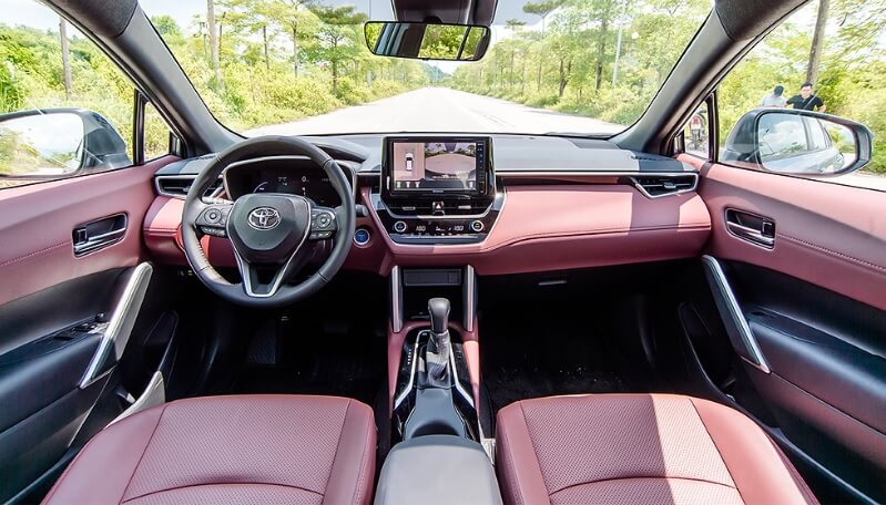 So sánh Toyota Corolla Cross và Toyota Fortuner qua không gian nội thất