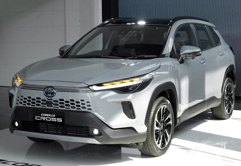 So sánh Toyota Corolla Cross và Toyota Hilux qua hệ thống an toàn