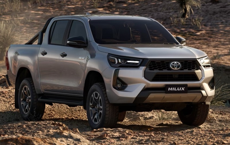 So sánh Toyota Corolla Cross và Toyota Hilux qua tiết kiệm nhiên liệu