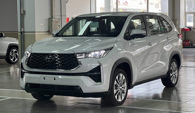 So sánh Toyota Corolla Cross và Toyota Innova qua cảm giác lái