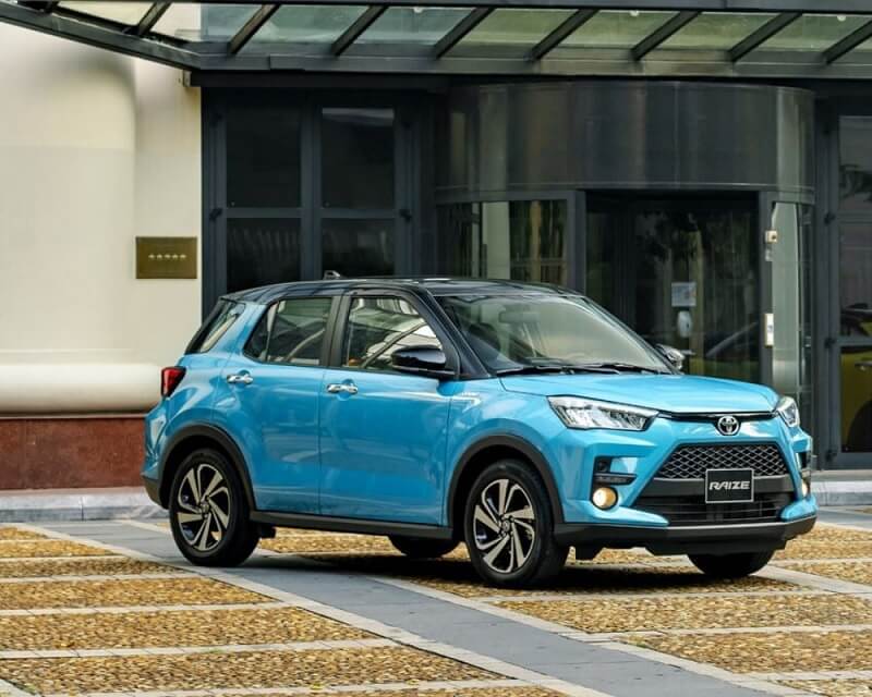 Toyota Raize và Land Cruiser