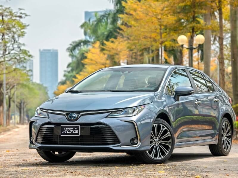 So sánh Toyota Raize và Toyota Corolla Altis qua khả năng vận hành
