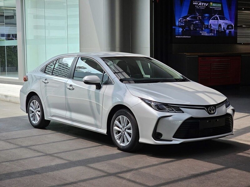 So sánh Toyota Raize và Toyota Corolla Altis qua trải nghiệm thực tế
