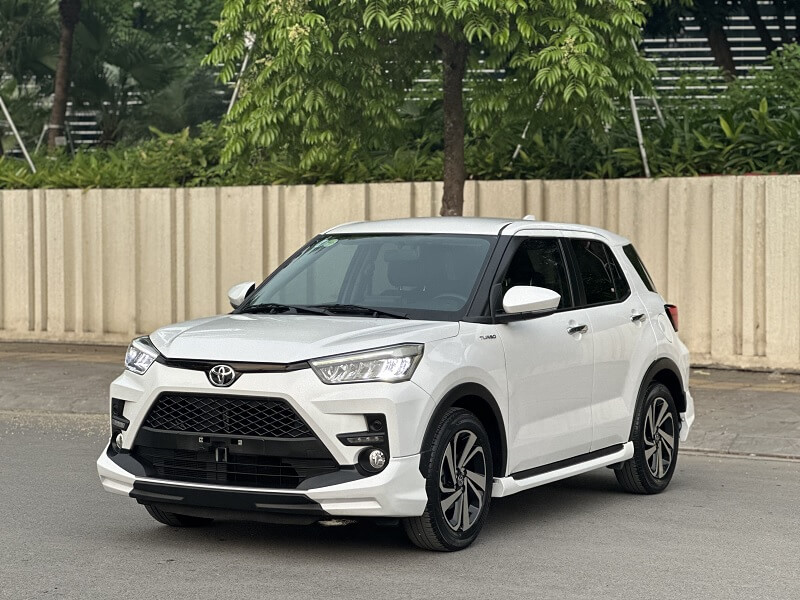 Nên mua Toyota Raize hay Toyota Corolla Altis?