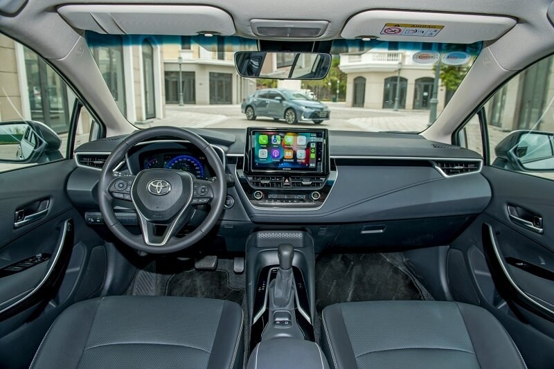 So sánh Toyota Raize và Toyota Corolla Altis qua nội thất và Không gian