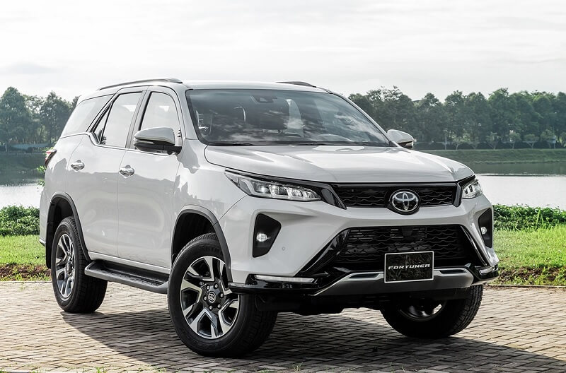 Nên mua Toyota Raize mới hay Toyota Fortuner cũ?