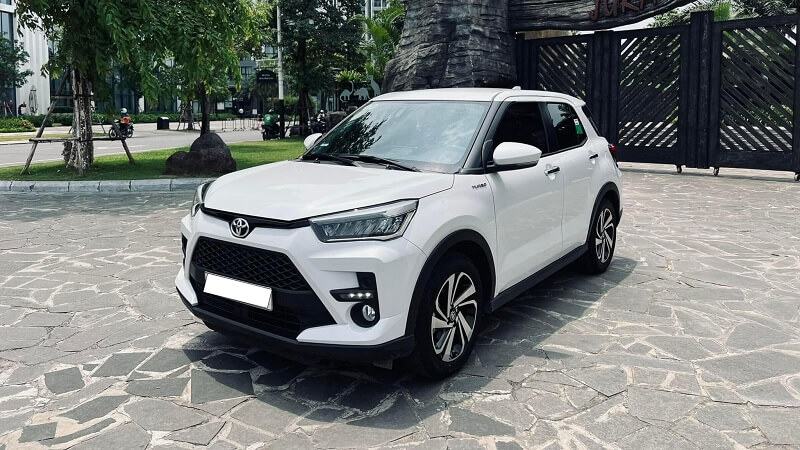 So sánh Toyota Raize và Toyota Hilux qua động cơ và khả năng vận hành