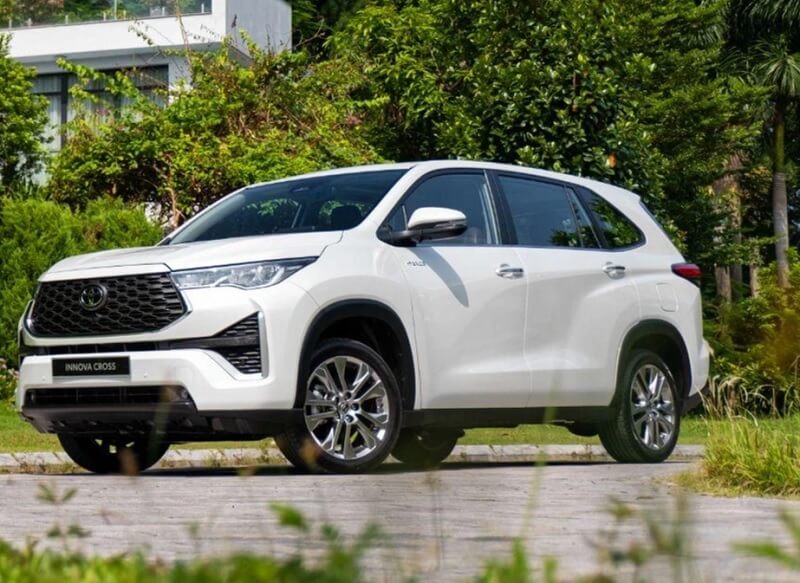 So sánh Toyota Raize và Toyota Innova qua thiết kế ngoại thất