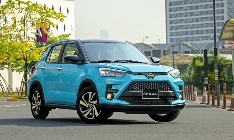 Toyota Raize và Toyota Prado