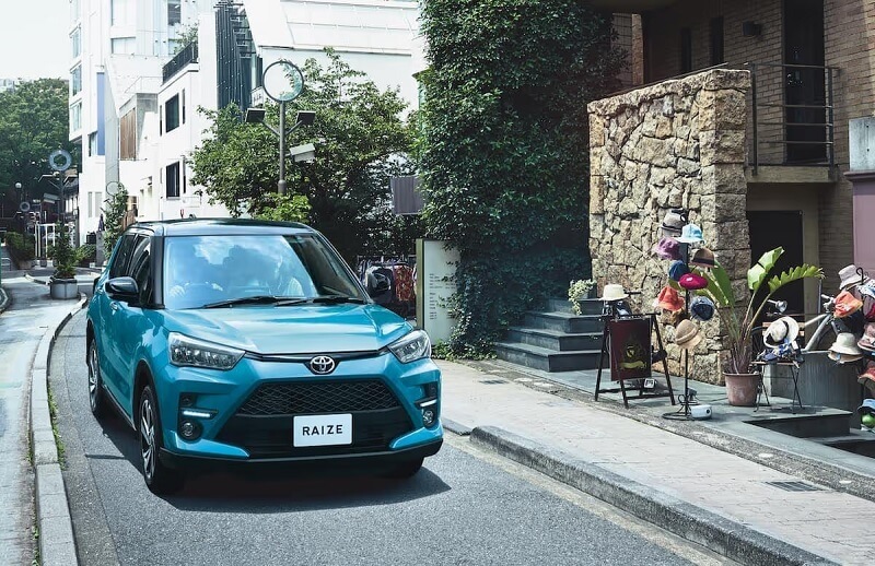 Toyota Raize và Toyota Prado