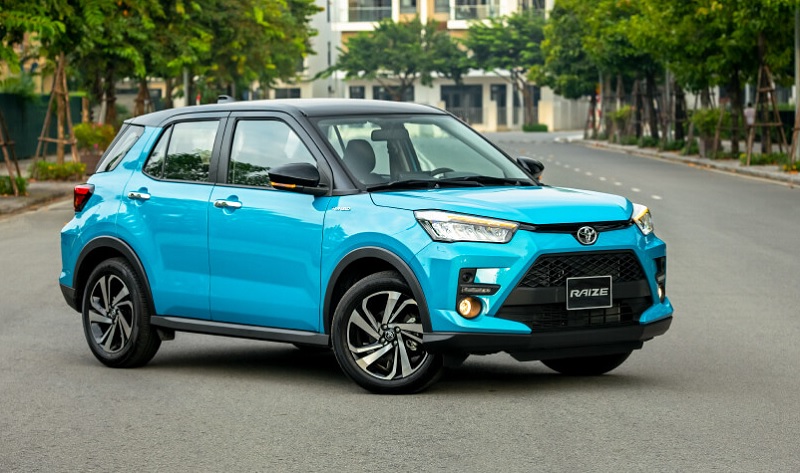 Toyota Raize và Toyota Prado