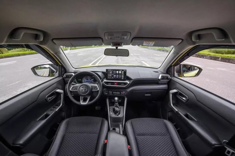 Toyota Raize và Toyota Prado