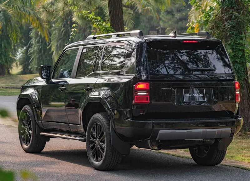 Toyota Raize và Toyota Prado
