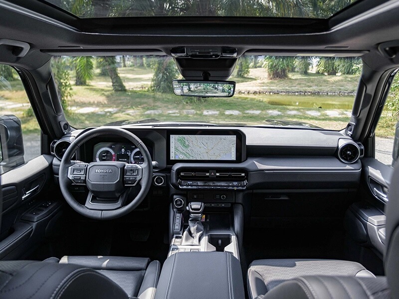 Toyota Raize và Toyota Prado