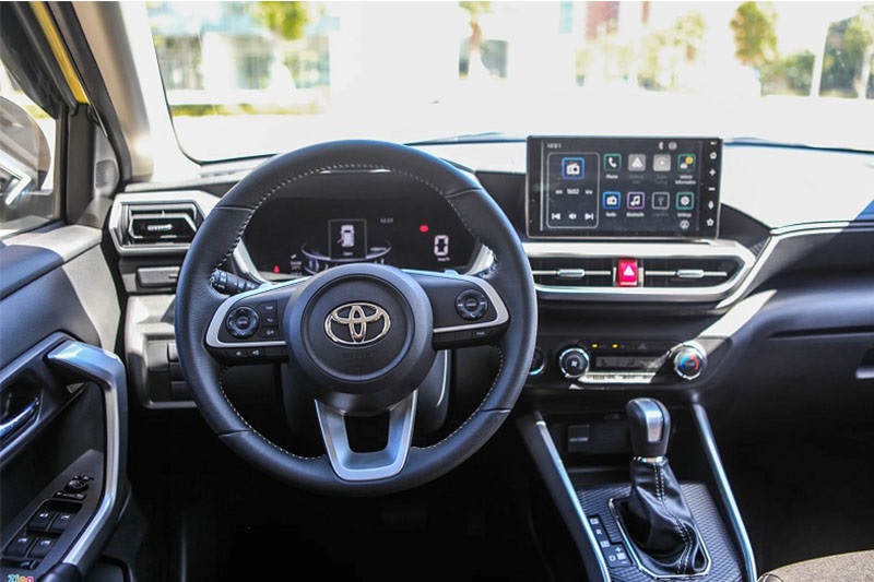 So sánh Toyota Raize và Toyota Veloz Cross qua trang bị tiện nghi