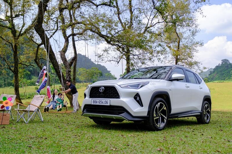 So sánh Toyota Yaris Cross và Land Cruiser qua khả năng vận hành & off-road